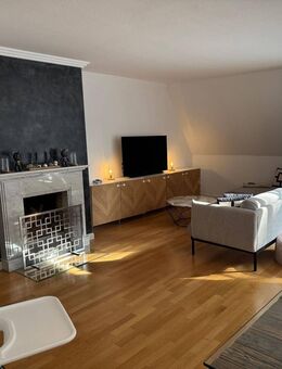 Wohntraum auf 2 Ebenen mit Kamin, Dachterrasse und Tiefgarage in Hamburg Niendorf Nord - Hamburg