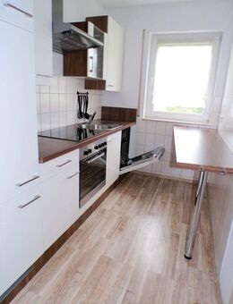 * mit Balkon und Küche * 2 Zimmer Wohnung in Leubnitz zu vermieten ! - Werdau