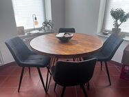 Runder Esszimmer Tisch inklusive vier Stühle - Helmstedt Zentrum