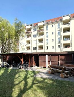 Top Sanierte 2,5-Zimmer DG-Wohnung mit Balkon, Aufzug und Stellplatz im beliebten Striesen - Dresden