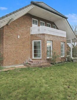 Stilvoll & großzügig! Behagliches Einfamilienhaus mit Kamin u. Loggia in beliebter, ruhiger Wohnlage - Jembke