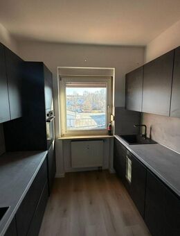 Modernisierte 3-Zimmer-Wohnung (ca. 100 m²) mit Einbauküche - attraktive Lage in Hof - Hof