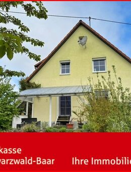 Einfamilienhaus mit 2 Garagen - Villingen-Schwenningen