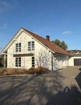 Freistehend und ruhig gelegen ! Einfamilienhaus mit großem Garten in Alt-Meererbusch - Meerbusch