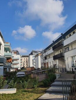 Moderne und großzügige 2-Raum-Wohnung mit Balkon in zweiter Reihe sucht Sie als neuen Mieter ! - Dresden