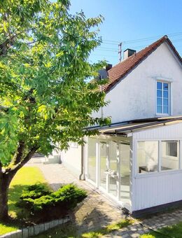 Perfekte für Familien: Wintergarten? JA! - Pool? JA! - grüner Garten? JA! - viel Patz im Haus? JA! - Gablingen
