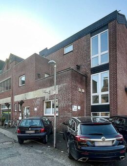 Charmante 2-Zimmer-Dachgeschosswohnung mit Potenzial - inklusive Einbauküche & Abstellraum - Moers