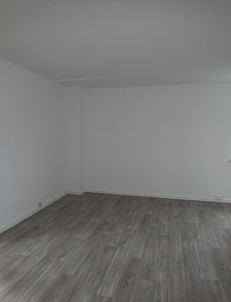 KLEIN, ABER FEIN - WOHNUNG MIT AUFZUG - zum Sondermietpreis!!!! - Oberlungwitz