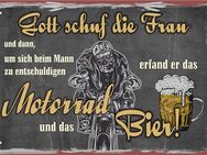 Lustiges Blechschild Gott schuf die Frau und um sich beim Mann zu entschuldigen... 20x30 cm - 640 - München
