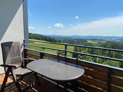 Zwei-Zimmer-Apartment mit Weitblick über den Bayrischen Wald Gemeinschaftsanlage mit Pool und Sauna