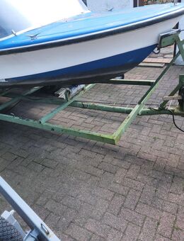 Sportboot ohne Motor mit Trailer - Seeth
