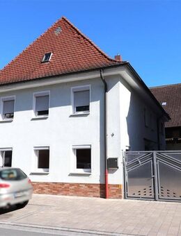 VERKAUFT ! Zentrale Altstadtlage in Baiersdorf ! Gepflegtes Stadthaus mit Charme und großer Scheune - Baiersdorf