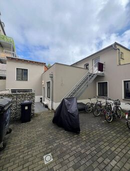 ***direkt am KIEZ, 3,5 Zi. Wohnung im Hinterhaus mit EBK, Parkett, Terrasse, Fußbiodenheizung, etc.*** - Leipzig