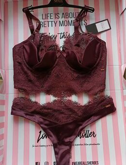 Hunkemöller Noir Nadia Set 75D 75 D BH + String 38 M Spitze Satin rot weinrot Neu - Hardheim