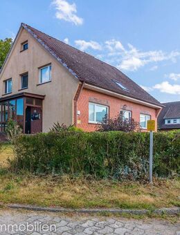 Charmante Dachgeschosswohnung mit Gartenanteil - Gemütliches Wohnen unter dem Dach - Dollern
