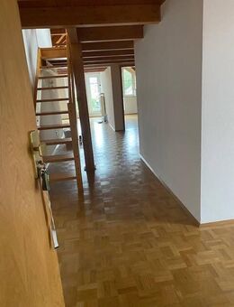 Wohntraum in der Rosenheimer Innenstadt - großzügige 3 1/2 -Zimmer-Wohnung mit Galerie, Sichtdachstuhl und Balkon - Rosenheim