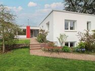 Energieeffizienzklasse A: Schöner Bungalow mit gepflegtem Garten und Garage - Hanau (Brüder-Grimm-Stadt)