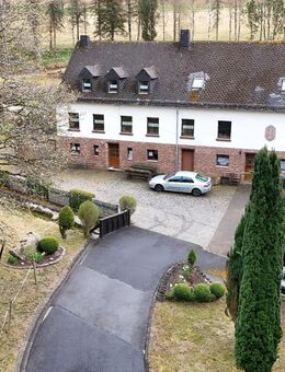 Tierfreunde AUFGEPASST - ALLEINLAGE- Großes Anwesen mit viel Land - Grimburg