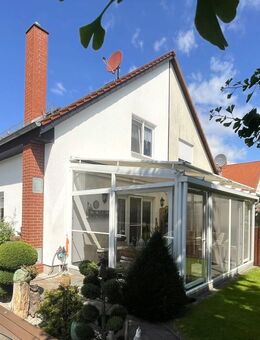 Ihr Rückzugsort zum Wohlfühlen: Gepflegte Doppelhaushälfte mit Garage, Gartenidylle & Pool - Dessau-Roßlau