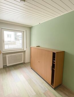 Mehrfamilienhaus mit 3 Wohneinheiten - Top Lage in Stein, Massivbaugaragen, Garten und Balkon - Stein (Bayern)