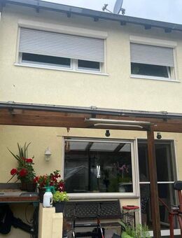 Renovierungsbedürftiges Reihenmittelhaus mit Garten, Terrasse, Gewächshaus und Sauna in Bergkamen - Bergkamen