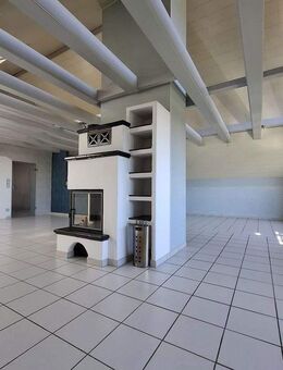 Exklusive 155 m² Dachgeschosswohnung mit 64m² großem Wohnzimmer ! - Untermeitingen