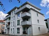 Aufzug und Balkon: Moderne 3-Zimmer-Wohnung in Grimmen - Grimmen