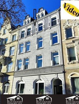 ** Große 3-Zimmer Wohnung über den Dächern von Hof** - Hof