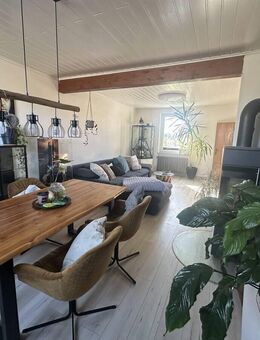 Schöne Doppelhaushälfte mit ca.130 m² plus großem Garten mit 642m²! - Naumburg