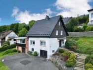 Overath-Brombach: Freistehendes Ein- bis Zweifamilienhaus mit vielen Optionen in schöner Höhenlage - Overath