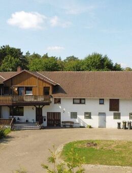 Großzügiges Landhaus mit Mietswohnung, Pferdehaltung und 40 kW-Photovoltaikanlage in traumhafter Alleinlage - Warmsen