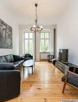 Renovated comfortable flat with lift, 2 balconies and fitted kitchen - Berlin