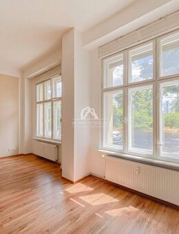 KLASSISCHE UND INTERESSANTE ALTBAUWOHNUNG IN AUFREGENDER LAGE MIT TERRASSE ZUM HOF! PROVISIONSFREI! - Berlin
