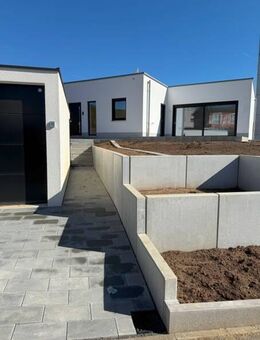 Stilvoller Flachdachbungalow - Schweinfurt