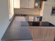 MODERNE L-KÜCHE IM WEIS MIT INSEL - Bunde