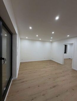 Erstbezug nach Renovierung: 3,5-Zi-EG-Wohnung mit Terrasse & TG-Stellplatz im 4-Parteienhaus - Krefeld