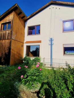 Großzügige, architektonisch interessante Doppelhaushälfte mit Einliegerwohnung - Otterfing