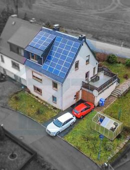 Vielseitige Doppelhaushälfte mit Terrasse, Garage und separatem Nutzbereich - Bad Lobenstein