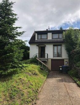 Wannemacher Immobilien **** Einseitig angebautes Wohnhaus in ruhiger schöner Lage von Merchweiler **** - Merchweiler