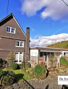 Gepflegte Doppelhaushälfte mit Anbau und Garage in 57290 Neunkirchen OT! 193 m² Wohnfläche! - Neunkirchen (Nordrhein-Westfalen)