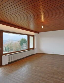 Frisch renovierte 3-Zimmer-Wohnung mit großer Sonnenterrasse, hochwertiger Ausstattung und Weitblick - Weissach