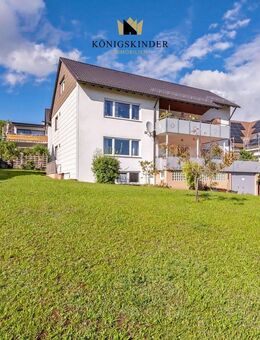 Geräumiges Zweifamilienhaus mit Garten, Garage, modernisiertem Dach und Ausbaureserve in Remshalden - Remshalden