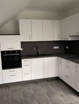 Super geschnittene 2 Zimmer Dachgeschosswohnung mit Einbauküche. - Gronau (Westfalen)