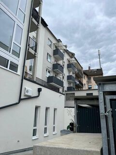 MFH , 8 WE, 2 Läden , renov. in zentraler Südstadt Lage