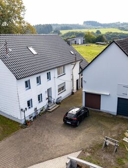 ***Schön gelegenes, renoviertes Bauernhaus mit Nebengebäude*** - Deudesfeld