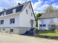 Reserviert! Gemütliche Doppelhaushälfte mit großem Grundstück und Nebengebäude im Herzen von Westerburg - Westerburg