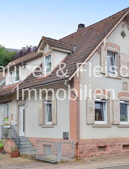Modernisiertes Einfamilienhaus mit angrenzender Scheune - Pfinztal