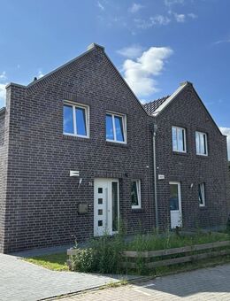 Wohnen mit Lebensqualität - Doppelhaushälfte in zentraler Lage von Apen - Apen