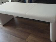 Sitzbank in weißem Kunstleder (sehr gepflegt) - Berlin