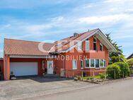 Traumhaftes Einfamilienhaus mit sehr gepflegtem Garten und Doppelgarage in Aholfing - Aholfing